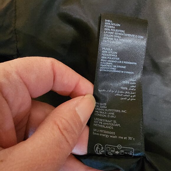 Urban Outfitters Iets Frans Men’s Quilted Puffer Vest NWT Black Small - Picture 11 of 11